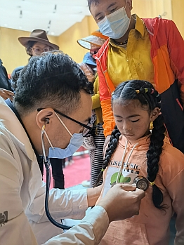 在嘉黎县开展乡村医生培训及儿童先心病筛查活动